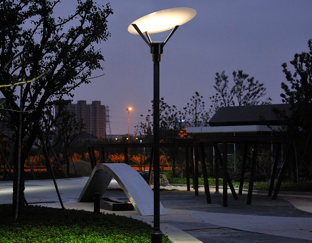 چراغ ال ای دی باغچه